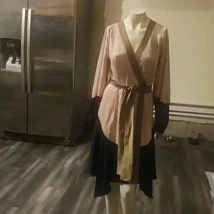 BCBGMAXAZRIA WRAP AROUND DRESS SIZE XS